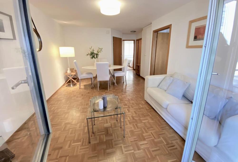 Comfortable, Very Well Located Between Train Station And Lake! Lausanne Exteriör bild